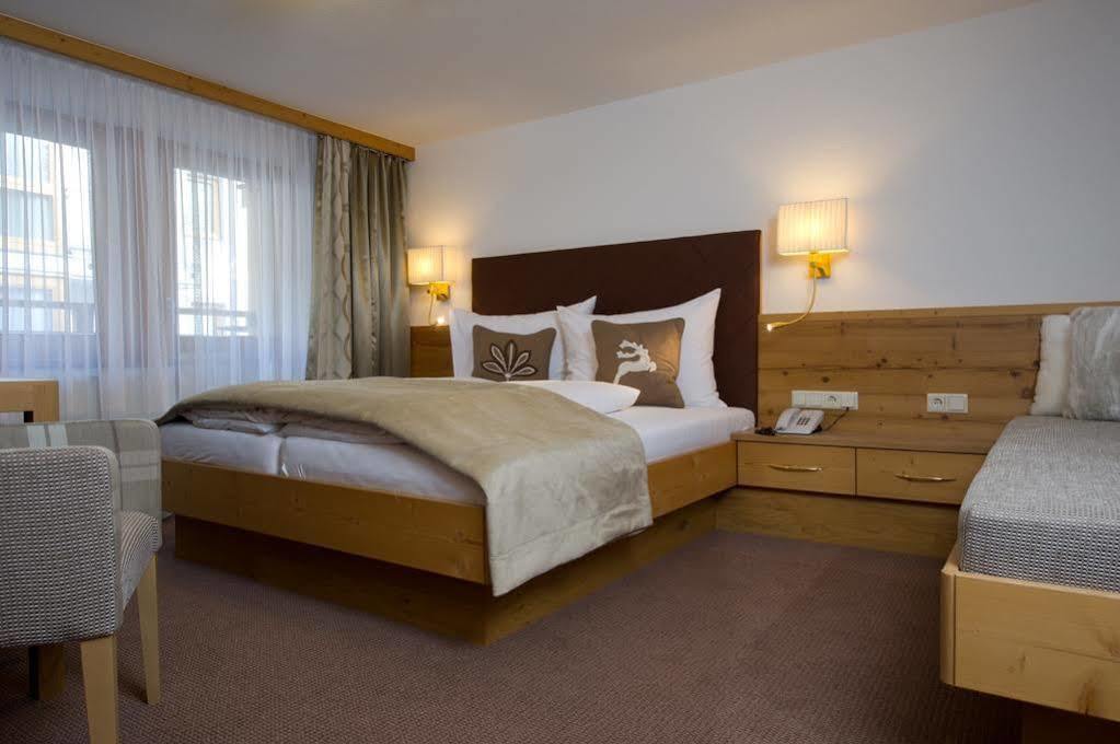 Hotel Maria Theresia Ischgl Bagian luar foto